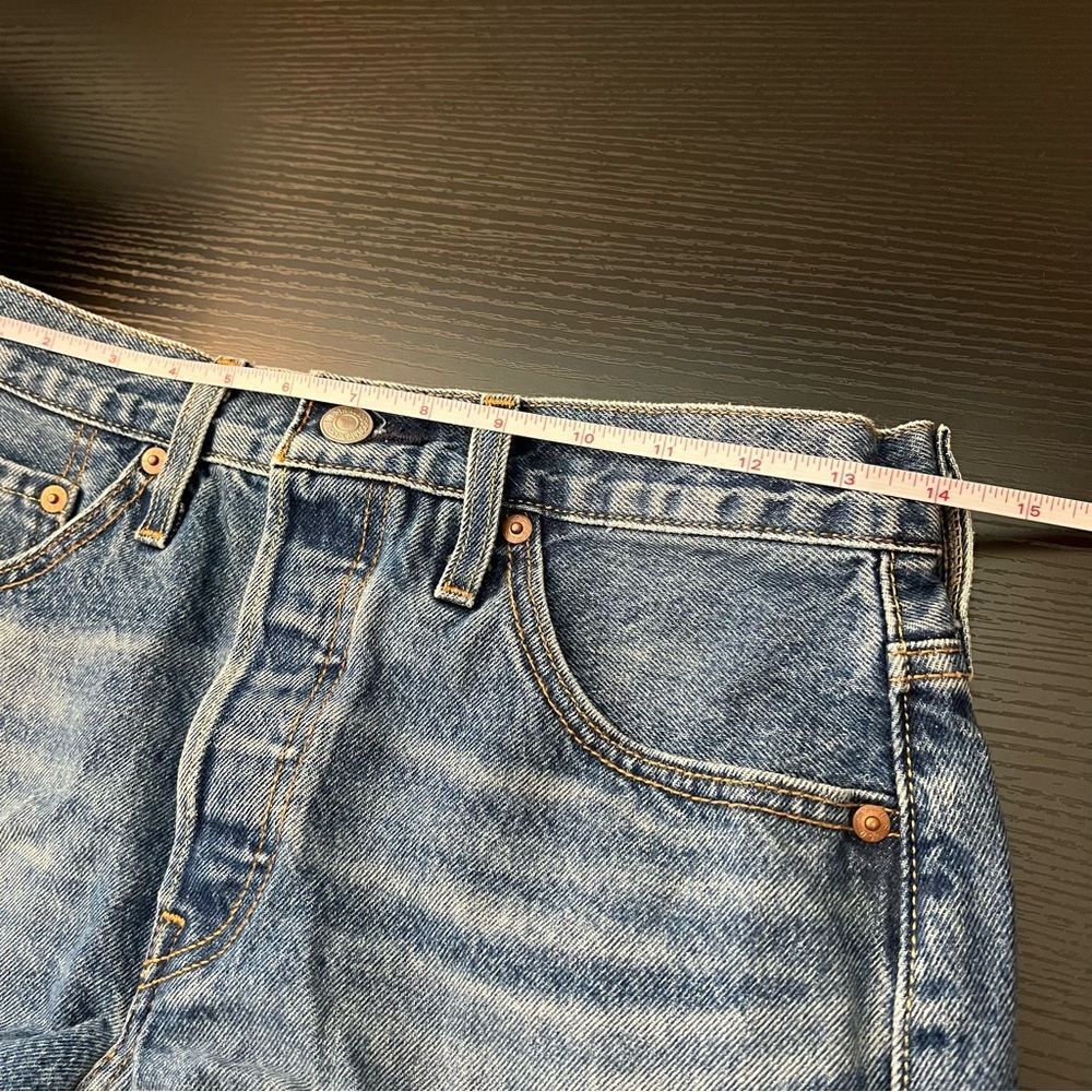 ✨ Levi’s Women’s 501 Distressed Shorts 27 - Picture 10 of 12